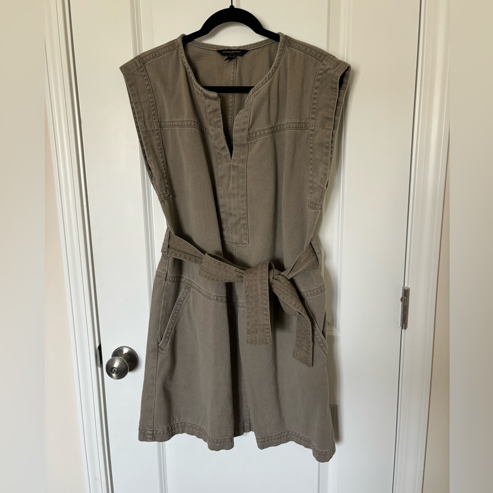 EUC Banana Republic Taupe Sleeveless Dress